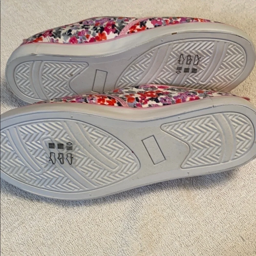 Gymboree fashion sneakers floral print multicolor lace up size 4 NWOT